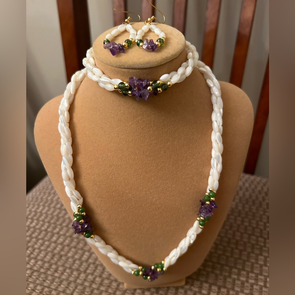 Seed pearl necklace set.
